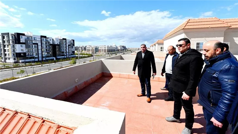 وزير الإسكان يتفقد مشروعي الفيلات و