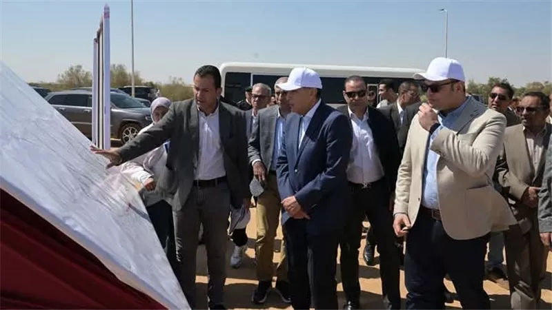 رئيس الوزراء يتفقد أعمال إنشاء محطة الصرف الصحي الصناعي بالعاشر من رمضان