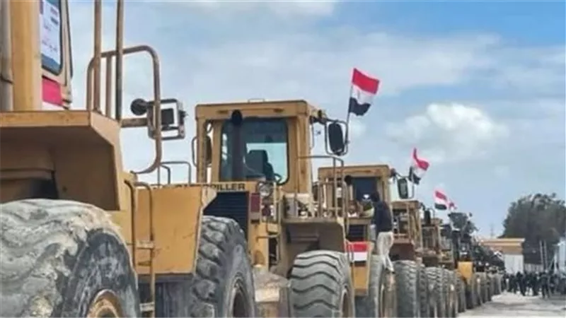 الجرافات المصرية تدخل قطاع غزة لإزالة الأنقاض