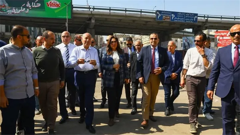 وزيرة التنمية المحلية ومحافظ القاهرة يتفقدان بدء أعمال تطوير سوق العتبة بالموسكي