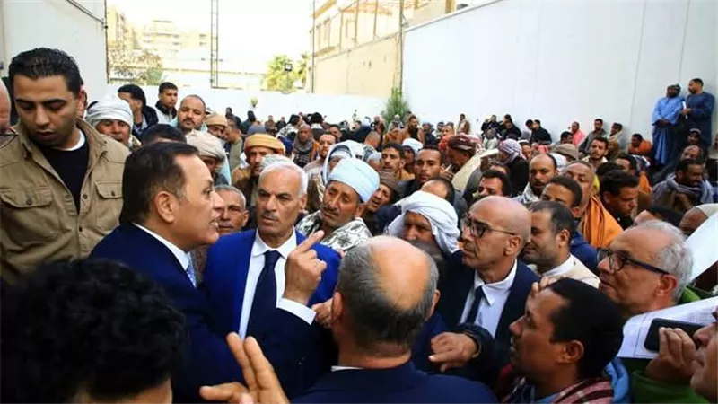 اللواء عمرو عبد الوهاب يلتقى بالمتقدمين بطلبات تقنين وضع اليد فى أراضى الريف المصرى الجديد 