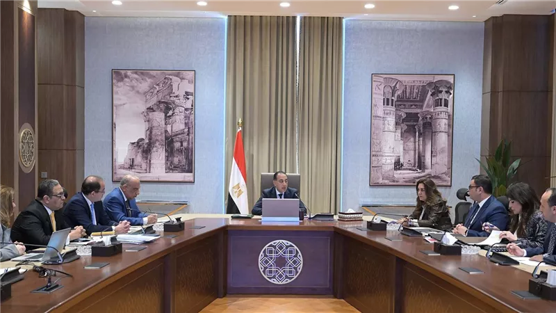 رئيس الوزراء يتابع موقف تمويل وتنفيذ المبادرة الرئاسية 