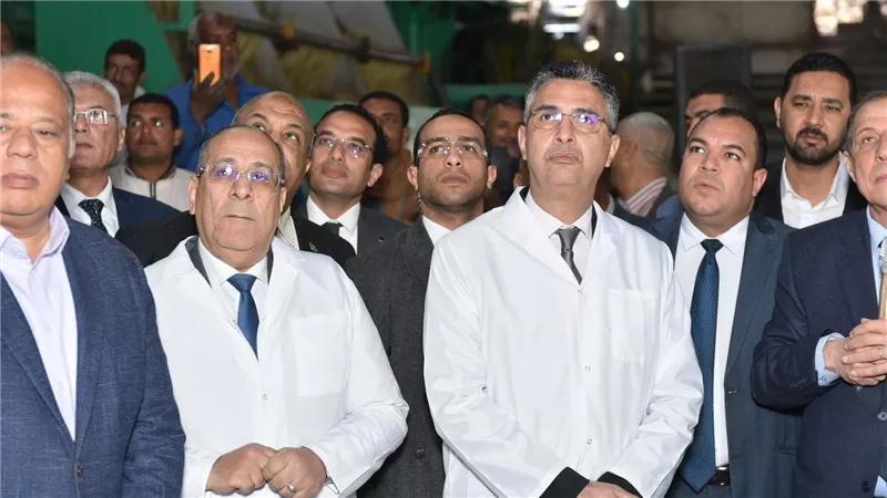 وزير التموين يتفقد مصنع سكر قوص ومصنع الورق لمتابعة عمليات التوريد والإنتاج بقنا
