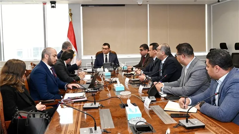 وزير الإسكان يستعرض مقترحًا للمخطط الاستراتيجي لتنمية منطقة غرب رأس الحكمة بالساحل الشمالي