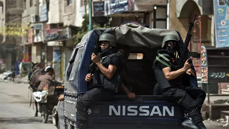 طعن رئيس مدينة دشنا بآلة حادة أثناء تنفيذ قرار إزالة فى قنا