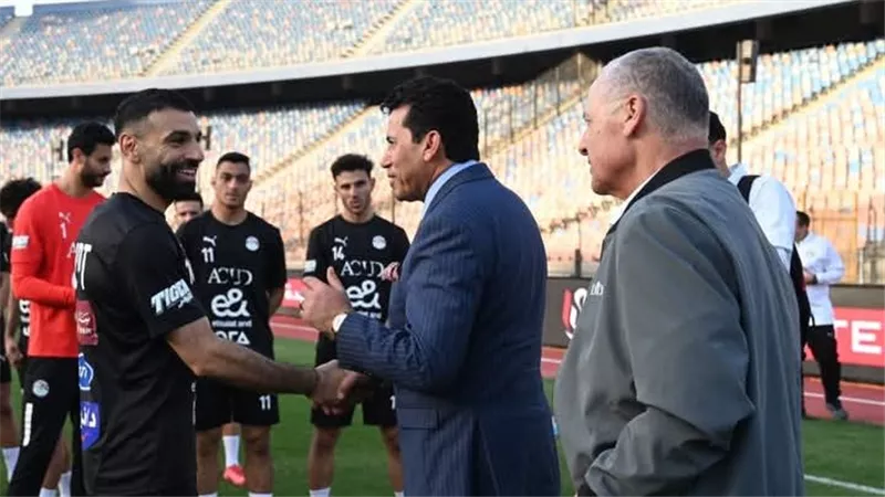 وزير الشباب والرياضة يهنئ المنتخب الوطني بالفوز على إثيوبيا