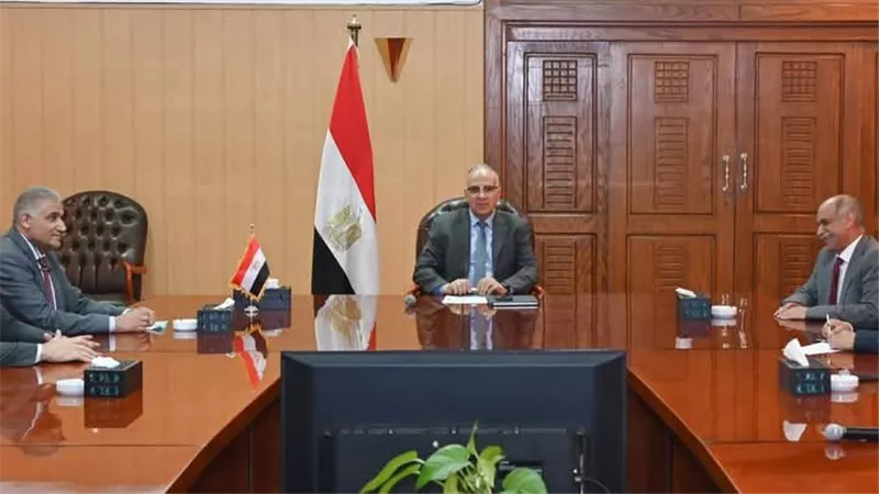 وزير الري يتابع أعمال تطوير منظومة المراقبة والتشغيل بالسد العالي وصيانة 