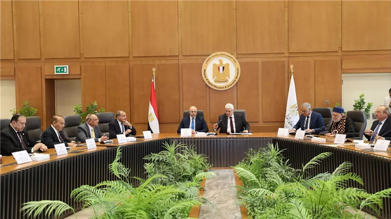 وزير التعليم العالي يترأس اجتماع مجلس أمناء جامعة بني سويف الأهلية بحضور محافظ بني سويف