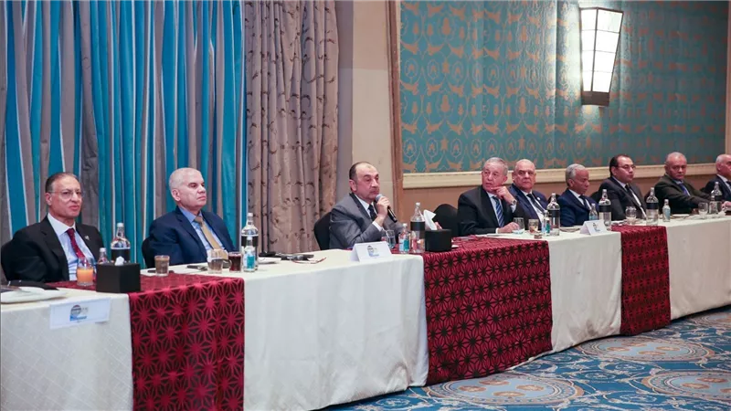 وزير قطاع الأعمال يكرم عددًا من الأمهات المثاليات ونماذج التميز من السيدات العاملات بالشركات التابعة