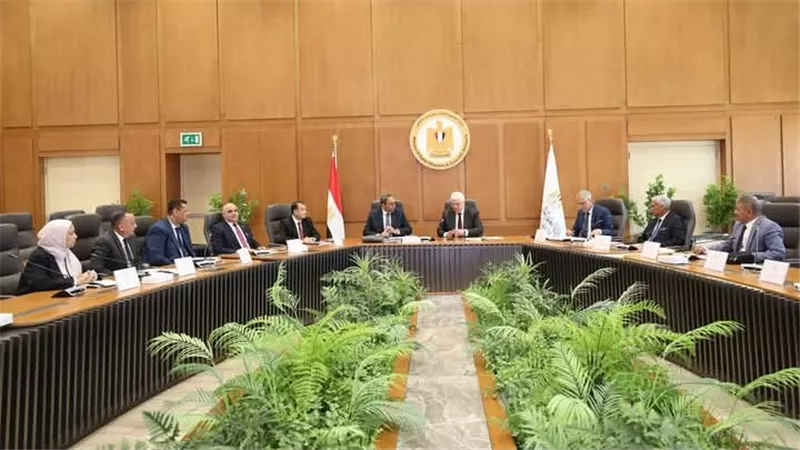 وزير التعليم العالي يترأس اجتماع مجلس أمناء جامعة جنوب الوادي الأهلية