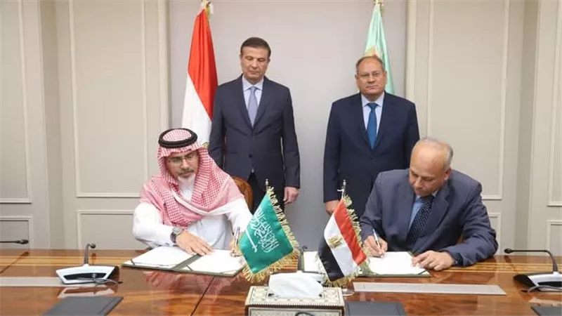 وزير الزراعة يشهد توقيع اتفاق مصري سعودي لإنتاج المحسنات والمخصبات الزراعية في النوبارية