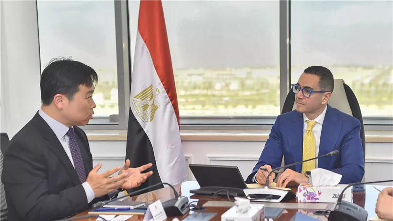 وزير الاستثمار يلتقى الرئيس التنفيذي لشركة سامسونج- مصر لاستعراض مشروعات الشركة وخططها التوسعية بالسوق المصري