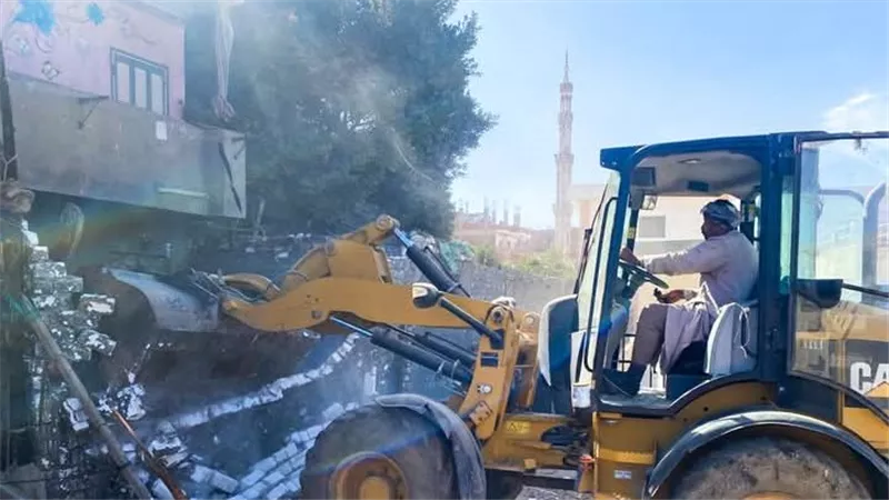  وزير الري يتابع حالة مجري نهر النيل وفرعيه ومجهودات إزالة التعديات