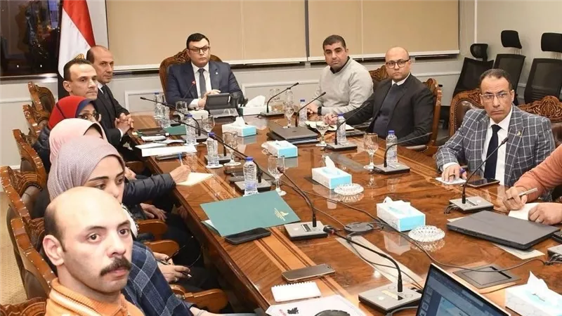 وزير الإسكان يتابع موقف مشروعات الطرق وتطوير الكورنيش بمحافظة الإسكندرية
