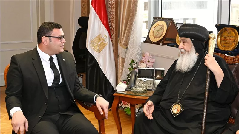 وزير الإسكان يستقبل ممثلي دير