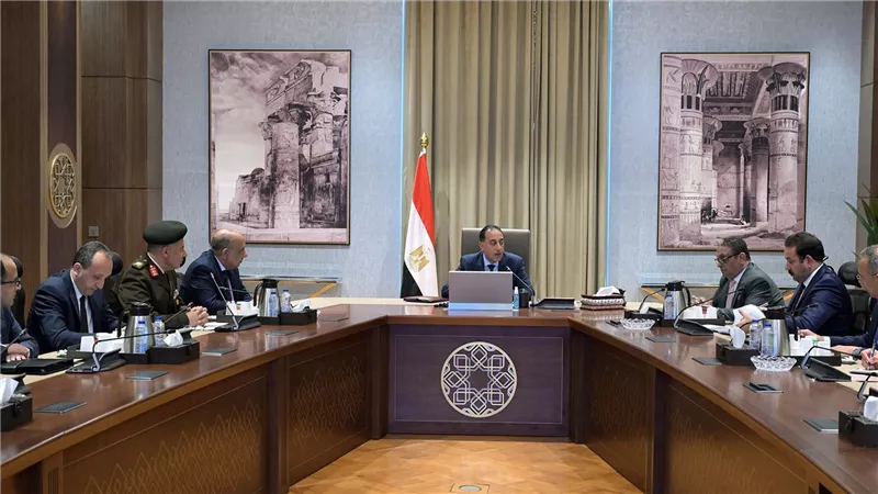 رئيس الوزراء يتابع الموقف التنفيذي لمشروعات المرافق المختلفة لـ 