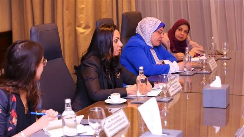 وزيرة التضامن الاجتماعي تلتقي وزيرة العمل والصحة والتضامن وشئون العائلة الفرنسية