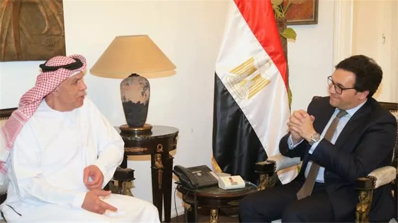 وزير الثقافة يعقد اجتماعًا موسعًا مع الهيئة العربية للمسرح 