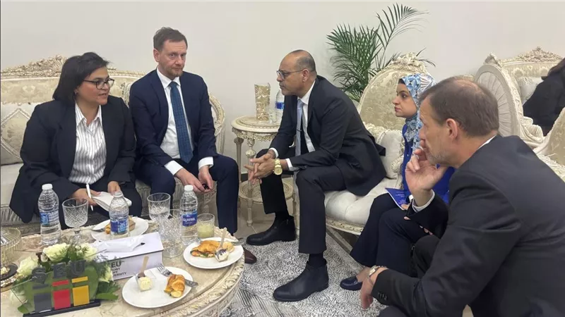 وزير العمل يلتقي رئيس وزراء ولاية ساكسونيا الألمانية لبحث التعاون في مجالات تنقل الأيدي العاملة