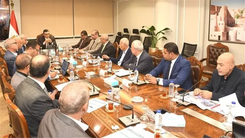 وزير الإسكان يتابع الأعمال الجارية بـ 