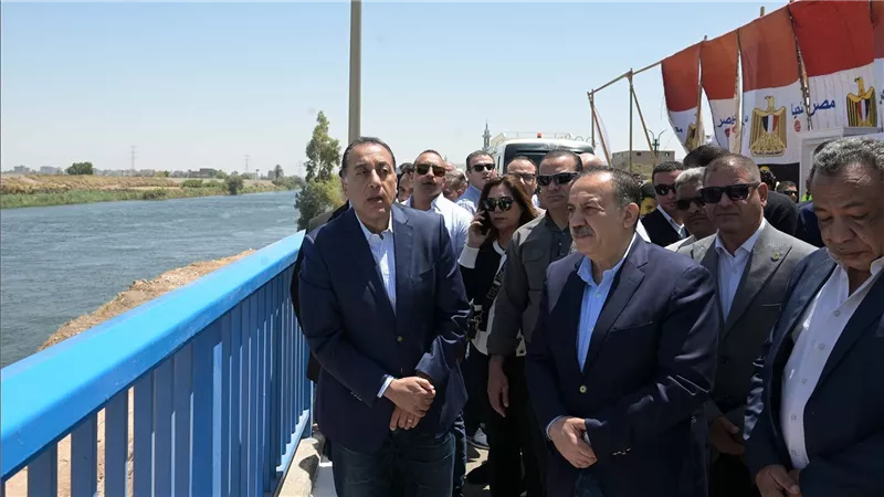 رئيس الوزراء يفتتح مشروع كوبري 