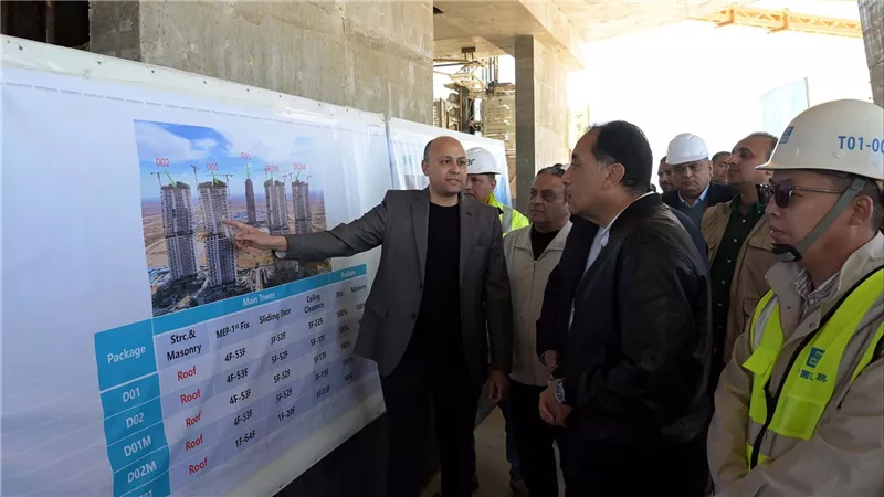 رئيس الوزراء يتفقد مشروع أبراج 