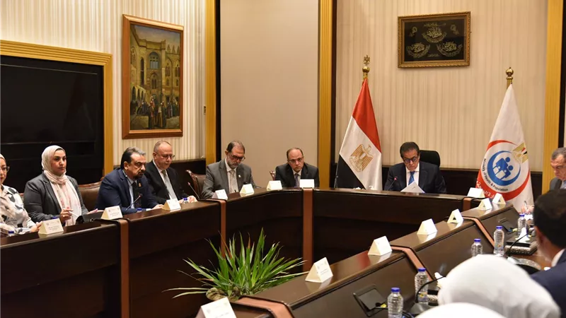 وزير الصحة يترأس اجتماعًا لبحث ودراسة فرص تعزيز الاستثمارات العالمية في السوق المصري