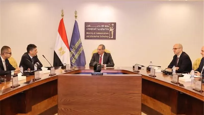 وزير الاتصالات يبحث مع شركة فوداكوم العالمية وفودافون مصر ومؤسسات استثمارية كبرى من جنوب أفريقيا فرص الاستثمار 