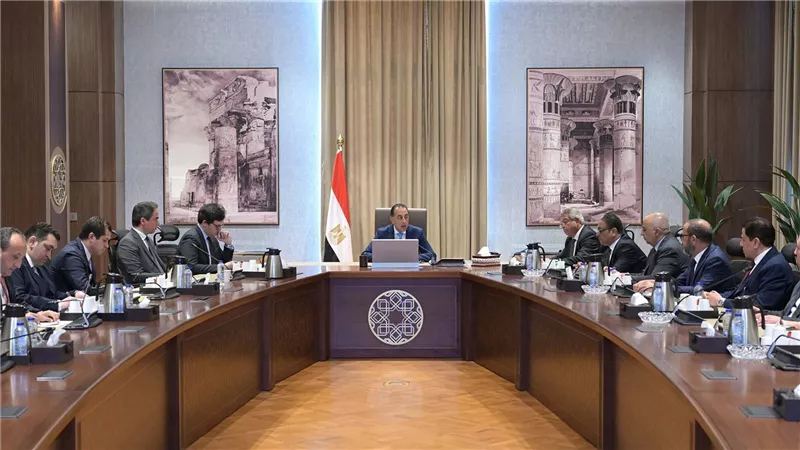رئيس الوزراء يلتقي أعضاء اللجنة المُشكلة لبحث تحديات ومستقبل الإعلام والدراما المصرية