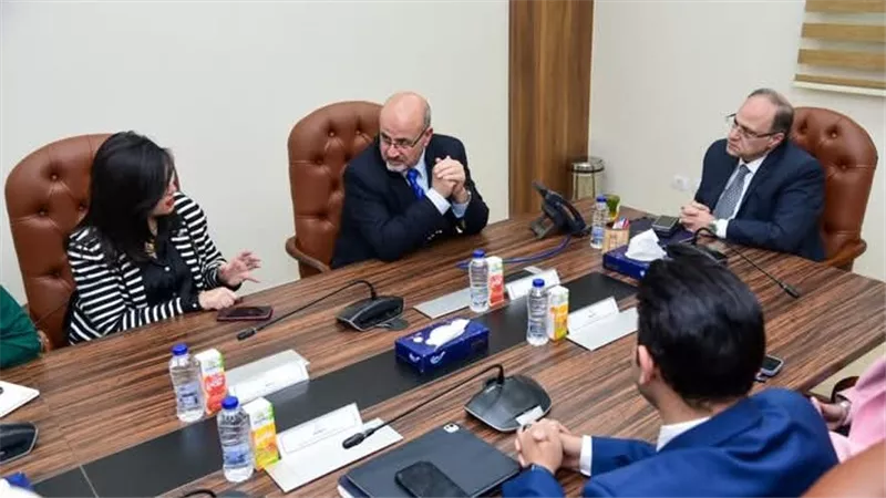  رئيس هيئة الدواء يناقش مع ممثلي منظمة الصحة العالمية إجراءات دعم قطاع الصناعة وتوافر الأدوية  