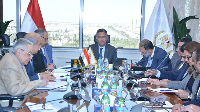 وزير التموين يترأس اجتماع اللجنة العليا للقمح ويوجه بتكثيف الاستعدادات وتشكيل غرف عمليات لمتابعة التوريد لحظيًا