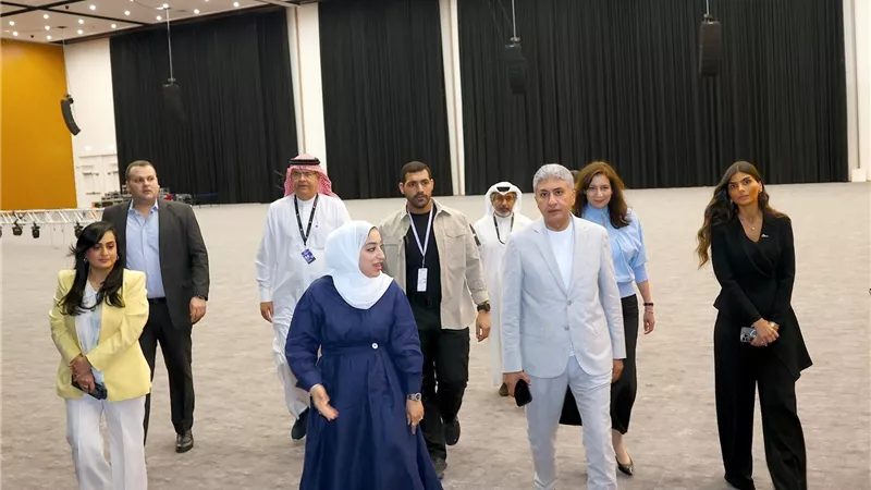 وزير السياحة والآثار يقوم بزيارة سريعة لمملكة البحرين