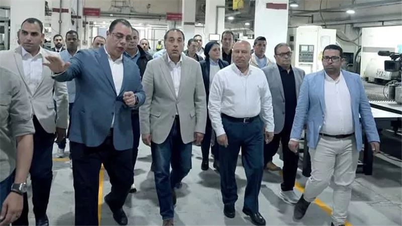 رئيس مجلس الوزراء يتفقد مصانع شركة طيبة للصناعات المتطورة