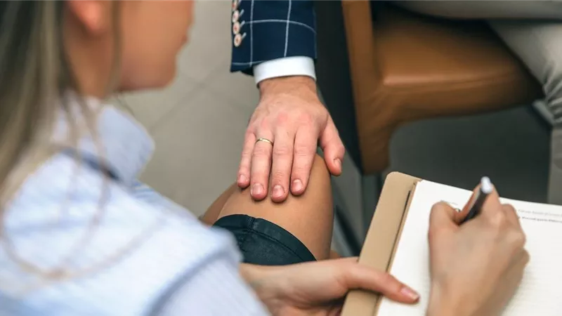 القبض على مدرس لتحرشه بابنة تاجر لحوم مجمدة بالشيخ زايد
