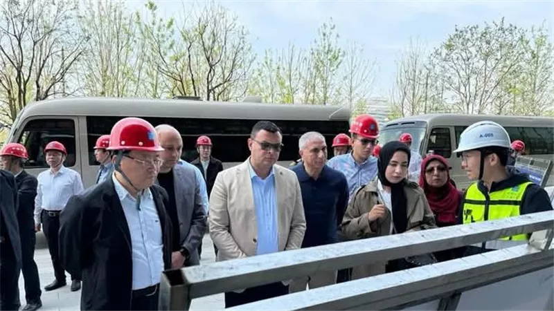  وزير الإسكان يتفقد أعمال إنشاء وتشغيل مركز أبحاث شركة عالمية بمدينة شنغهاي الصينية  