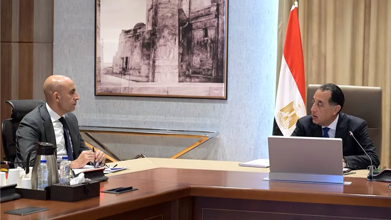 رئيس الوزراء يُتابع مع وزير التربية والتعليم عددًا من ملفات العمل