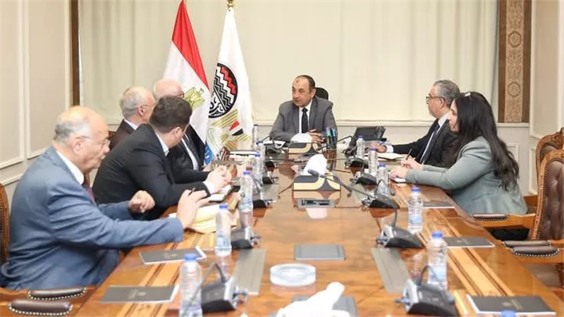 وزير قطاع الأعمال العام يلتقي رئيس 