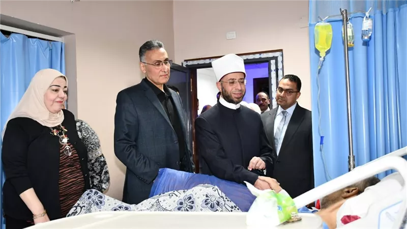 وزير الأوقاف يتفقد مستشفى الدعاة ويشيد بتطويرها ويوجه بضم أحدث الأجهزة واستقطاب الكفاءات الطبية 