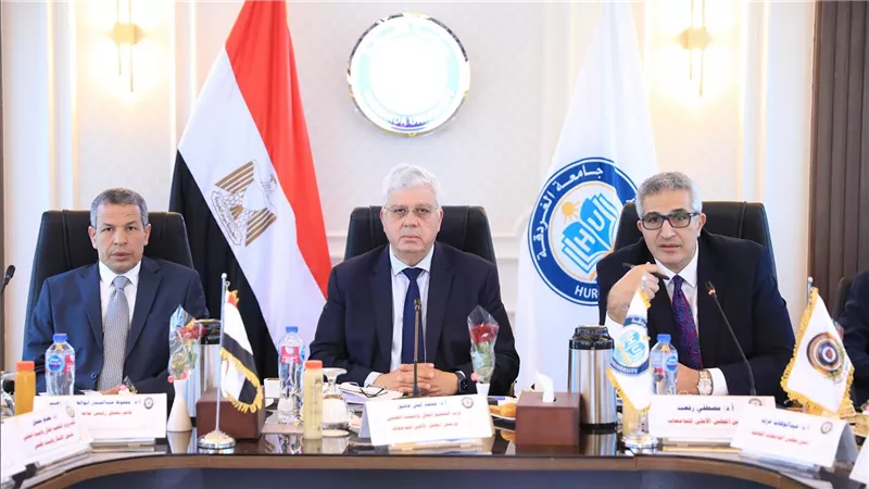 وزير التعليم العالي يترأس اجتماع المجلس الأعلى للجامعات بجامعة الغردقة