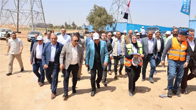 وزير الكهرباء يواصل جولاته الميدانية ويتفقد محطة محولات 