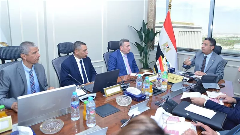 وزير التموين يجتمع مع رئيس شركة مصر للزيوت والصابون لمتابعة خطط دعم السوق وتوافر المنتجات الأساسية