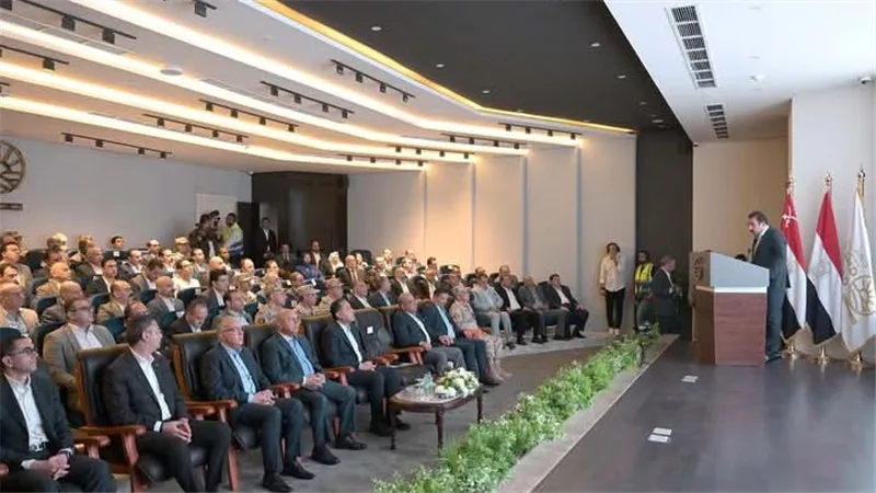 رئيس الوزراء يستمع لعرض تقديمي حول مشروعات ومجالات التنمية لجهاز مستقبل مصر في جميع أنحاء الجمهورية