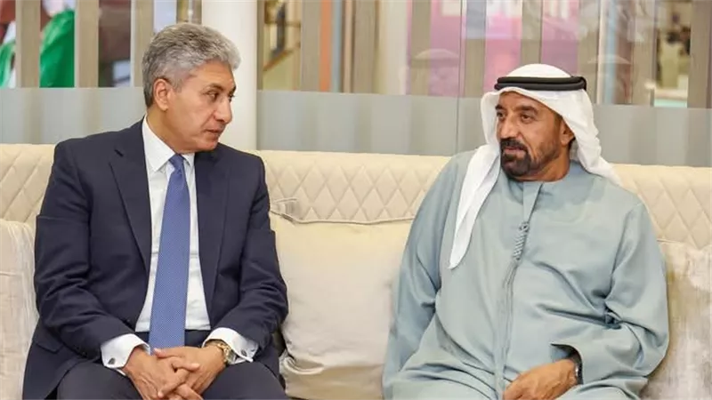 وزير السياحة والآثار يلتقي رئيس هيئة الطيران المدني والخطوط الجوية الإماراتية