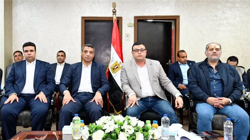 وزير الإسكان يعقد اجتماعًا بمقر جهاز مدينة السويس الجديدة لمتابعة المشروعات التنموية بالمدينة