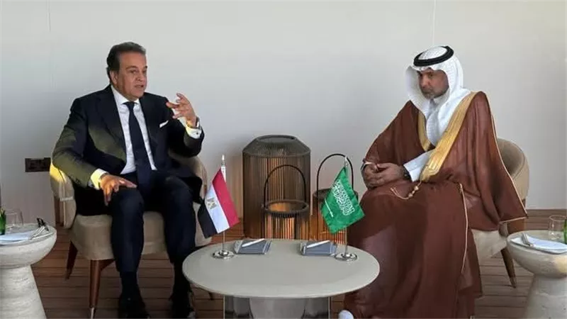  وزير الصحة يبحث مع نظيره السعودي مستجدات التعاون الممتدة بين البلدين في القطاع الصحي