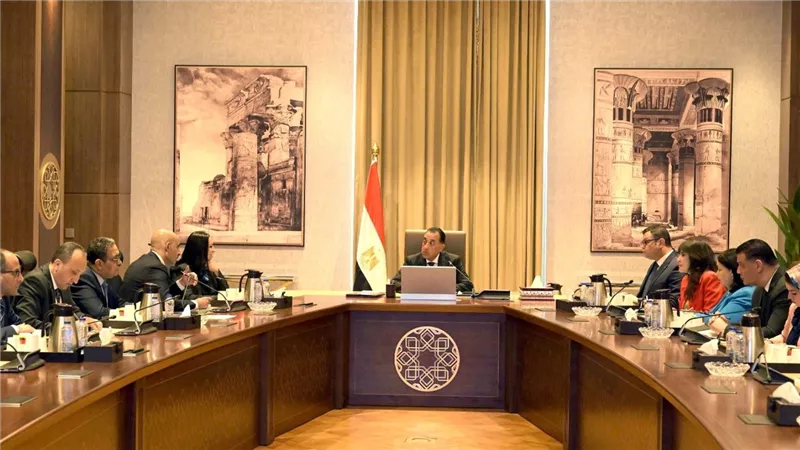 رئيس الوزراء يستعرض مقترحات زيادة عدد فصول ودور الحضانة