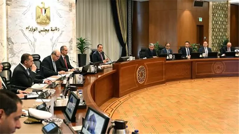 رئيس الوزراء يتابع خطوات تيسير إجراءات دخول السائحين بالمطارات والمنافذ المختلفة