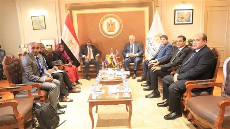 وزير التعليم العالي يستقبل وزير خارجية جمهورية القمر المتحدة لبحث تعزيز العلاقات الأكاديمية 