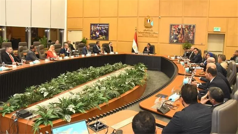 وزير الإسكان يلتقي مجلس إدارة غرفة صناعة التطوير العقارى باتحاد الصناعات المصرية