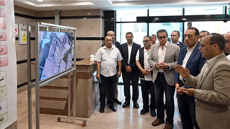 مدبولي: الحكومة تبذل قصارى جهدها لتوفير كل الإمكانات اللازمة لتطوير المُنشآت الطبية 